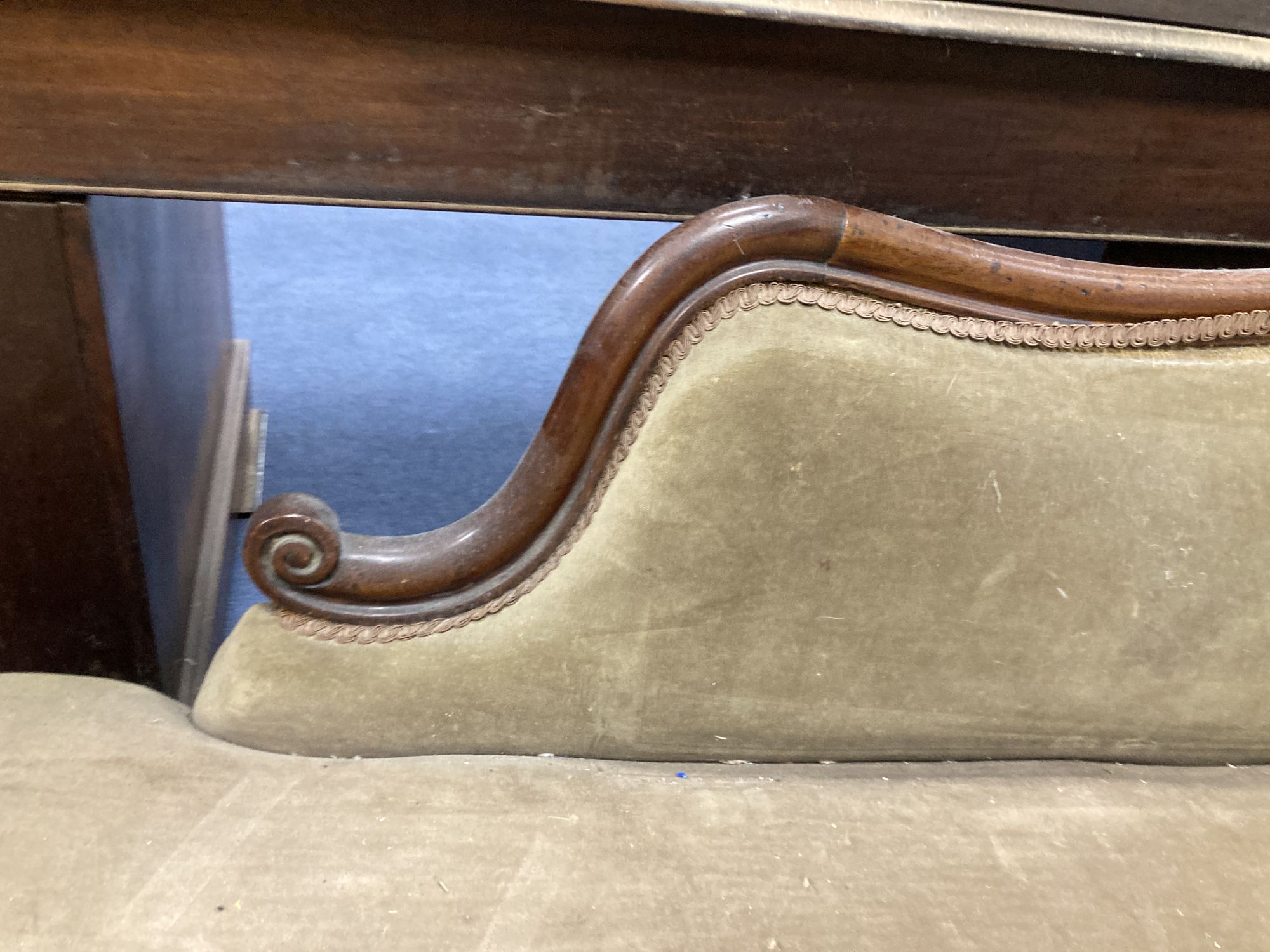 A Victorian mahogany chaise longue, width 190cm depth 70cm height 86cm